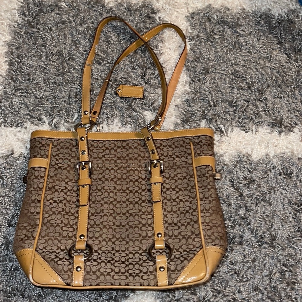 Coach zips up purse